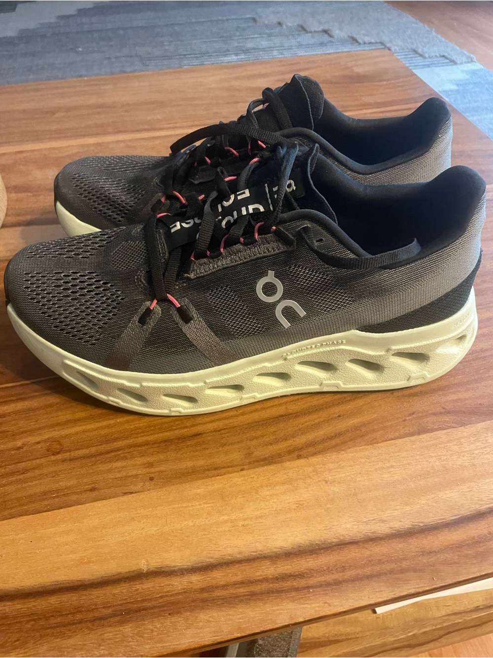 On Running Mens Women’s Sneakers in Dark Gray Pink